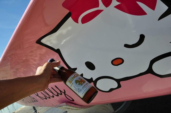 Thai beer + Pink Kitty  © Putt Na Phuket